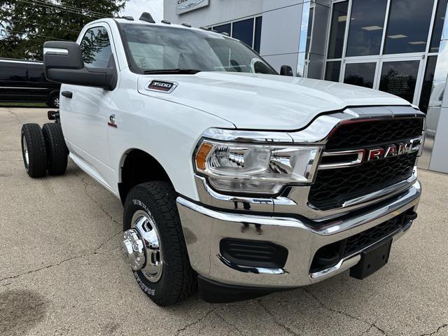 2024 RAM Ram 3500 Chassis Cab RAM 3500 TRADESMAN CHASSIS REGULAR CAB 4X4 60 CA