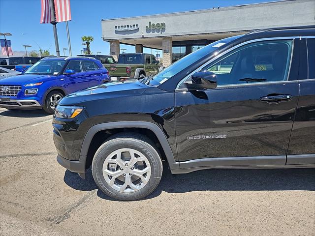 2024 Jeep Compass COMPASS LATITUDE 4X4