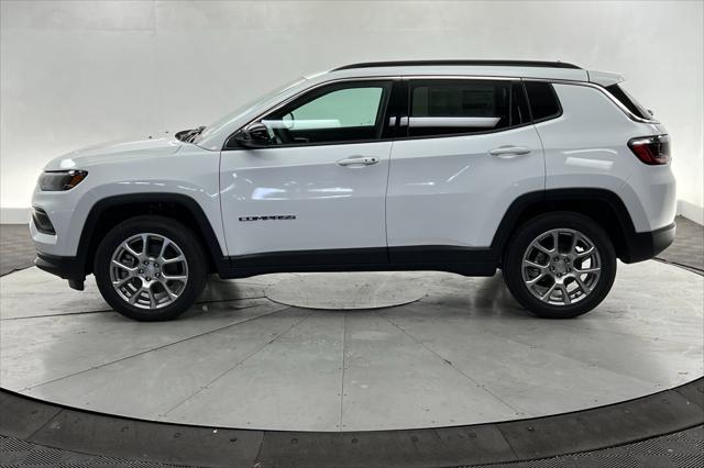 2024 Jeep Compass COMPASS LATITUDE LUX 4X4