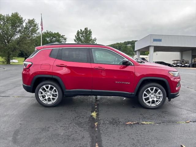 2024 Jeep Compass COMPASS LATITUDE LUX 4X4