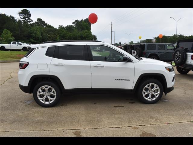 2024 Jeep Compass COMPASS LATITUDE 4X4