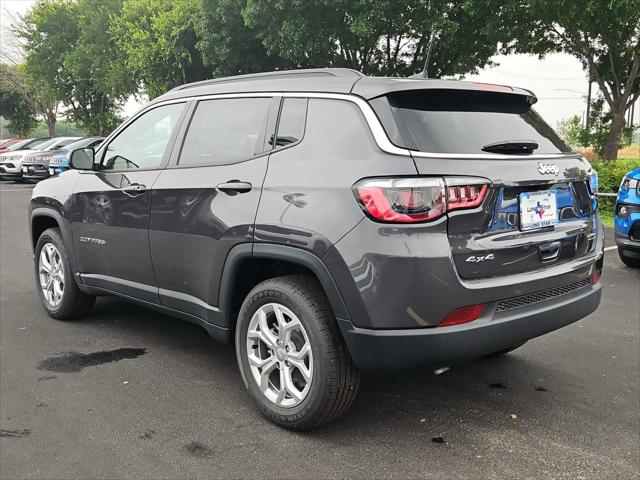 2024 Jeep Compass COMPASS LATITUDE 4X4