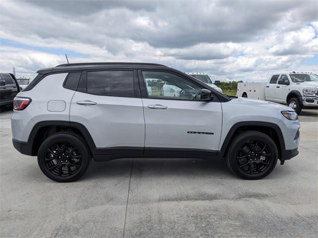 2024 Jeep Compass COMPASS LATITUDE 4X4