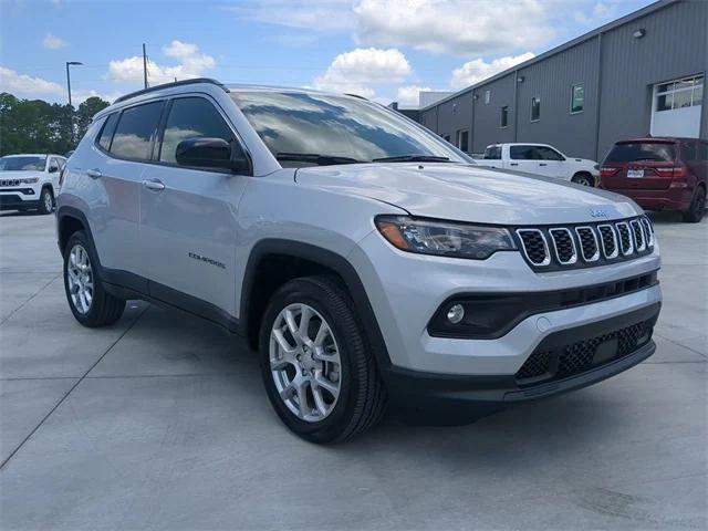 2024 Jeep Compass COMPASS LATITUDE LUX 4X4