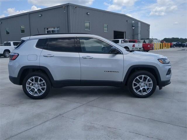 2024 Jeep Compass COMPASS LATITUDE LUX 4X4