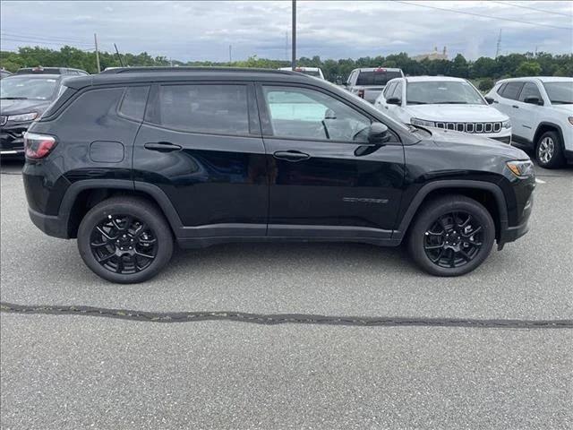 2024 Jeep Compass COMPASS LATITUDE 4X4