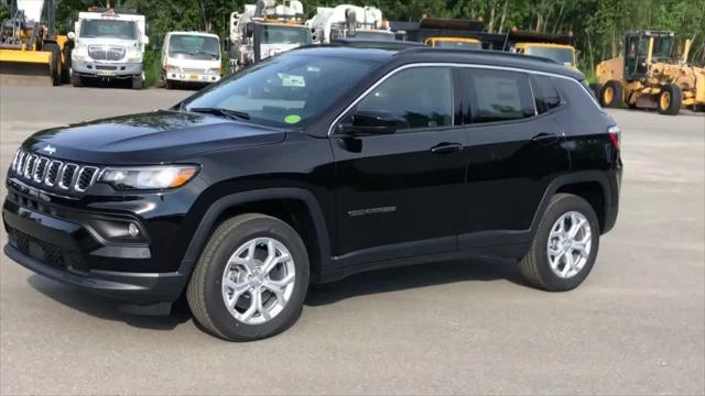 2024 Jeep Compass COMPASS LATITUDE 4X4