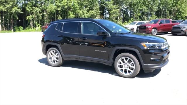 2024 Jeep Compass COMPASS LATITUDE LUX 4X4