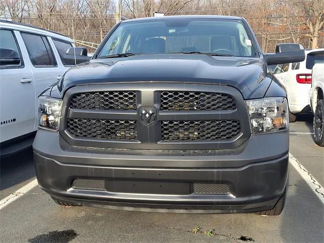 2024 RAM Ram 1500 Classic RAM 1500 CLASSIC TRADESMAN QUAD CAB 4X4 64 BOX