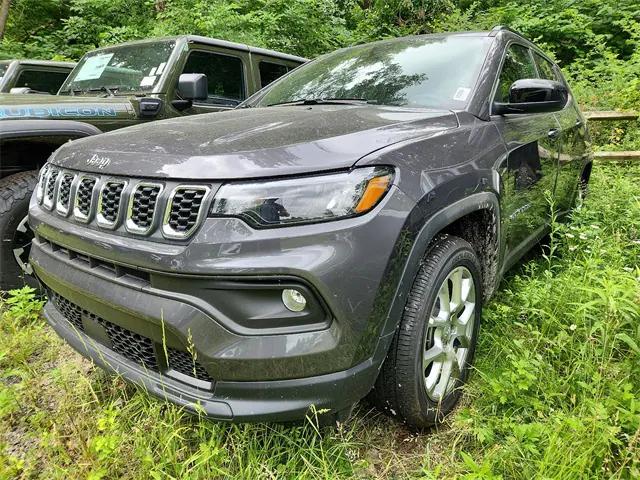 2024 Jeep Compass COMPASS LATITUDE LUX 4X4