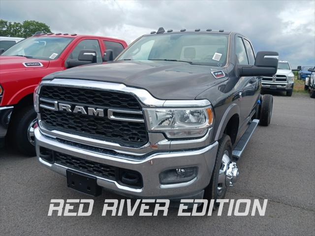 2024 RAM Ram 3500 Chassis Cab RAM 3500 TRADESMAN CREW CAB CHASSIS 4X4 60 CA