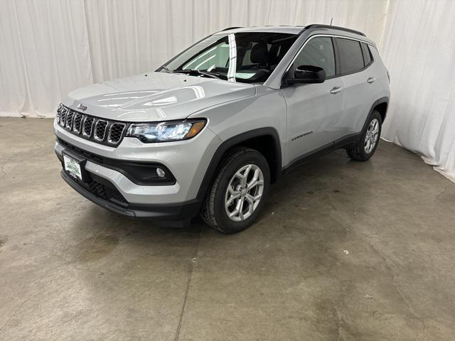 2024 Jeep Compass COMPASS LATITUDE 4X4