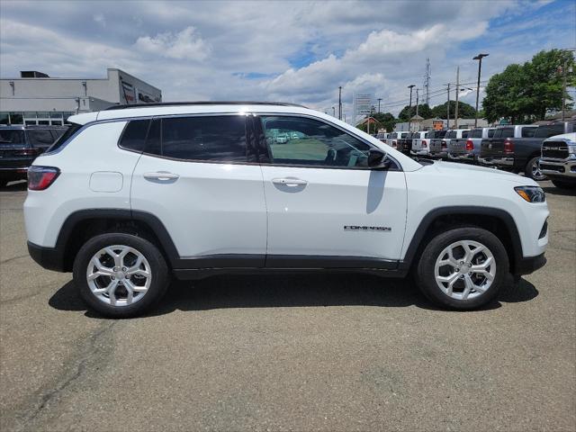 2024 Jeep Compass COMPASS LATITUDE 4X4