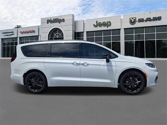 2024 Chrysler Pacifica PACIFICA TOURING L