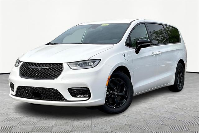 New 2024 Chrysler Pacifica Hybrid For Sale in Millington, TN