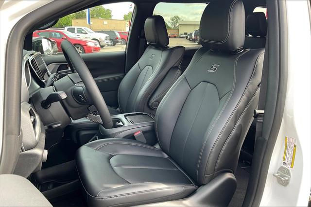 New 2024 Chrysler Pacifica Hybrid For Sale in Millington, TN