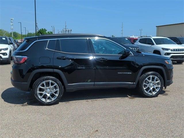 2024 Jeep Compass COMPASS LATITUDE LUX 4X4