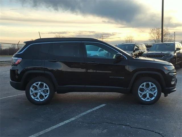 2024 Jeep Compass COMPASS LATITUDE 4X4