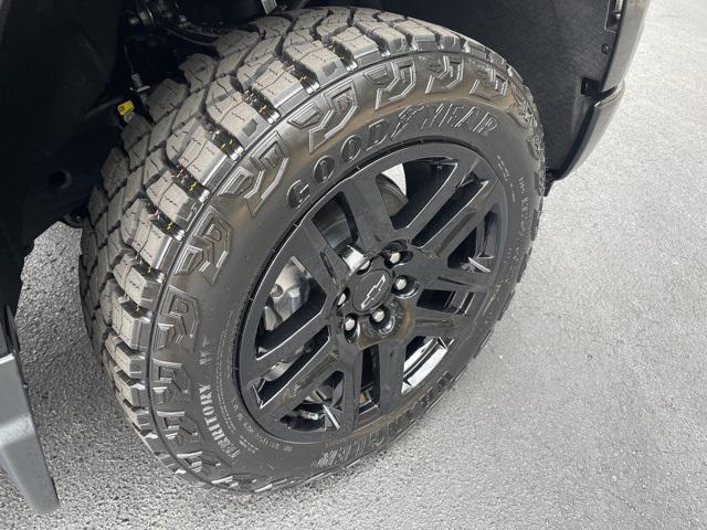 2024 Chevrolet Silverado 1500 4WD Crew Cab Short Bed Custom Trail Boss