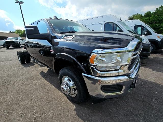 2024 RAM Ram 3500 Chassis Cab RAM 3500 TRADESMAN CREW CAB CHASSIS 4X4 60 CA