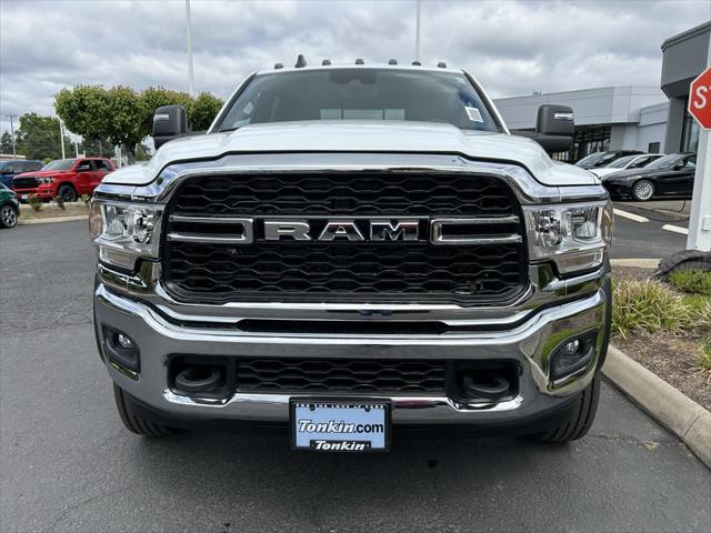 2024 RAM Ram 5500 Chassis Cab RAM 5500 TRADESMAN CHASSIS CREW CAB 4X4 84 CA