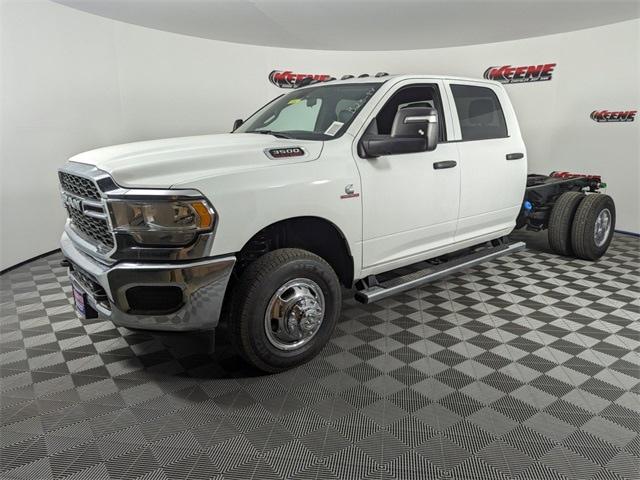 2024 RAM Ram 3500 Chassis Cab RAM 3500 TRADESMAN CREW CAB CHASSIS 4X4 60 CA