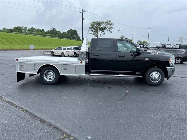 2024 RAM Ram 3500 Chassis Cab RAM 3500 TRADESMAN CREW CAB CHASSIS 4X4 60 CA