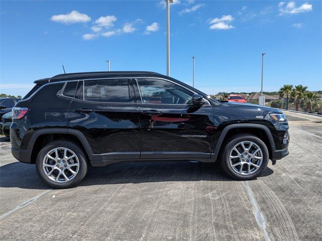 2024 Jeep Compass COMPASS LATITUDE LUX 4X4