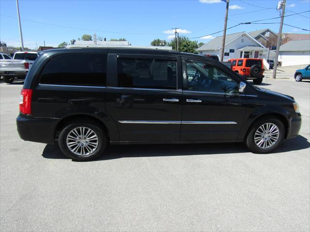 2014 Chrysler Town and Country Touring-L