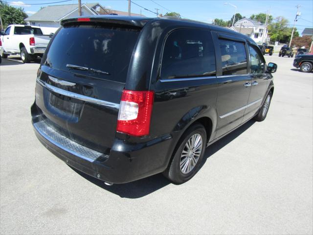 2014 Chrysler Town and Country Touring-L