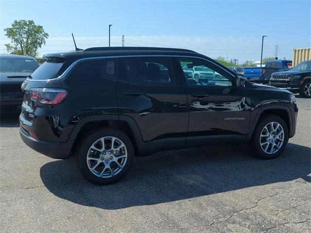 2024 Jeep Compass COMPASS LATITUDE LUX 4X4