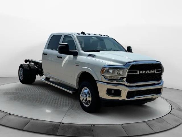 2024 RAM Ram 3500 Chassis Cab RAM 3500 TRADESMAN CREW CAB CHASSIS 4X4 60 CA