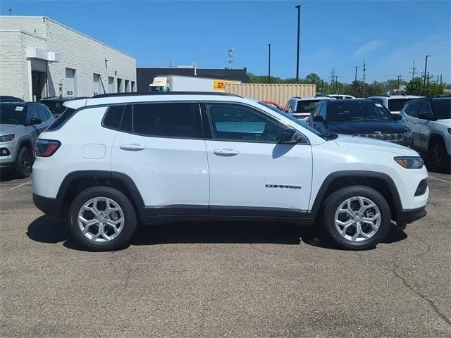 2024 Jeep Compass COMPASS LATITUDE 4X4