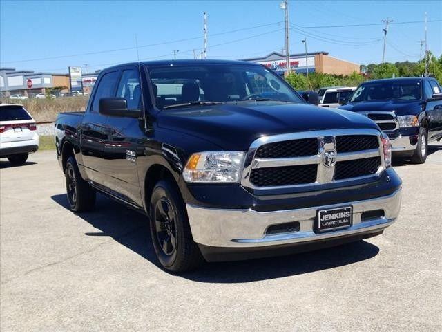 2022 RAM 1500 Classic SLT Crew Cab 4x2 57 Box