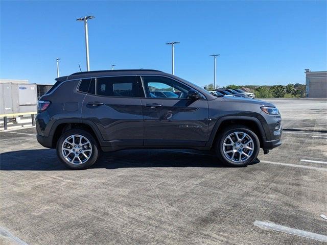 2024 Jeep Compass COMPASS LATITUDE LUX 4X4