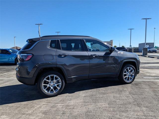 2024 Jeep Compass COMPASS LATITUDE LUX 4X4