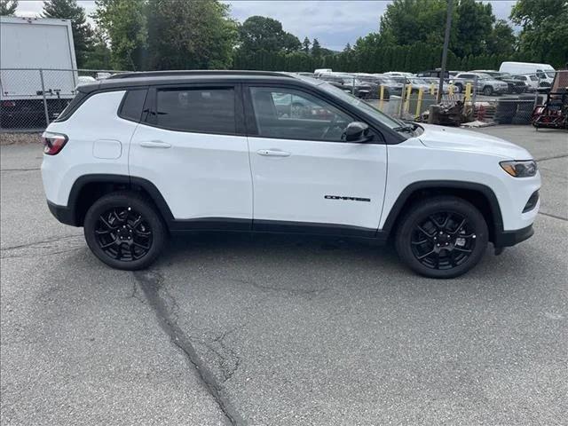 2024 Jeep Compass COMPASS LATITUDE 4X4