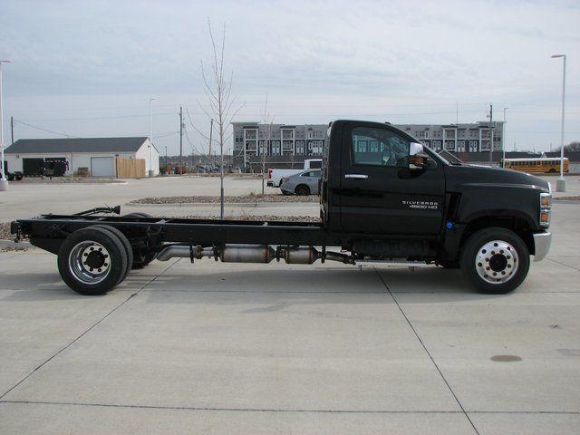2024 Chevrolet Silverado 6500HD 1LT