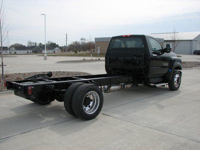 2024 Chevrolet Silverado 6500HD 1LT