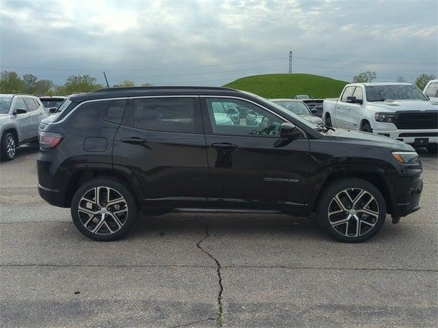 2024 Jeep Compass COMPASS LIMITED 4X4