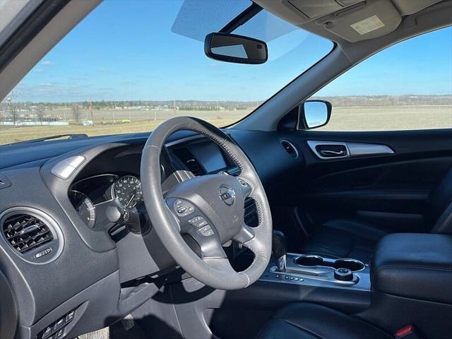 2017 Nissan Pathfinder SL
