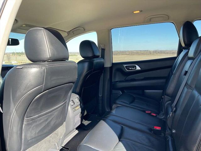2017 Nissan Pathfinder SL