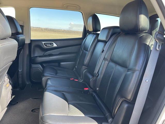 2017 Nissan Pathfinder SL