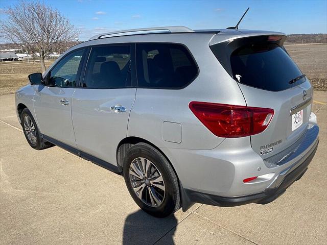 2017 Nissan Pathfinder SL