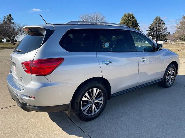 2017 Nissan Pathfinder SL