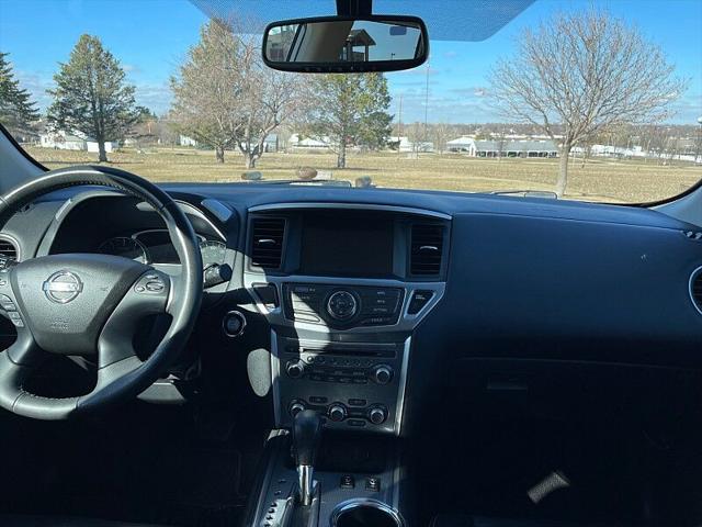 2017 Nissan Pathfinder SL