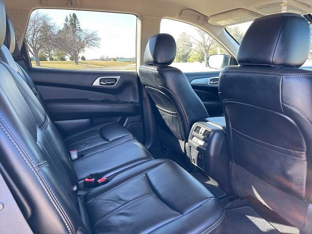 2017 Nissan Pathfinder SL