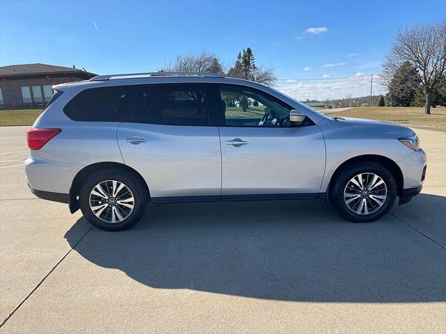 2017 Nissan Pathfinder SL