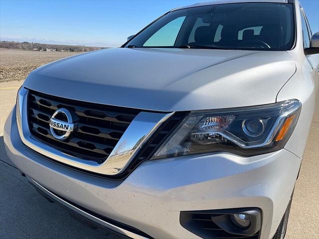 2017 Nissan Pathfinder SL