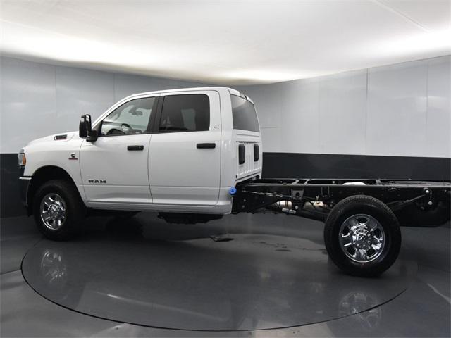 2024 RAM Ram 3500 Chassis Cab RAM 3500 SLT CREW CAB CHASSIS 4X4 60 CA